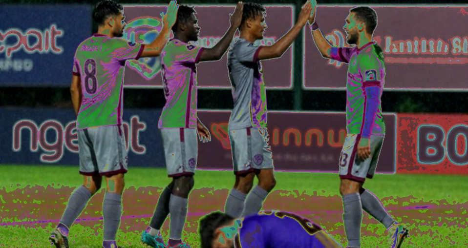 যে আসনটা খালি ছিল: স্যার অ্যালেক্স ফার্গুসন, নীরব ডাগআউট আর ওল্ড ট্র্যাফোর্ডের ধৈর্য