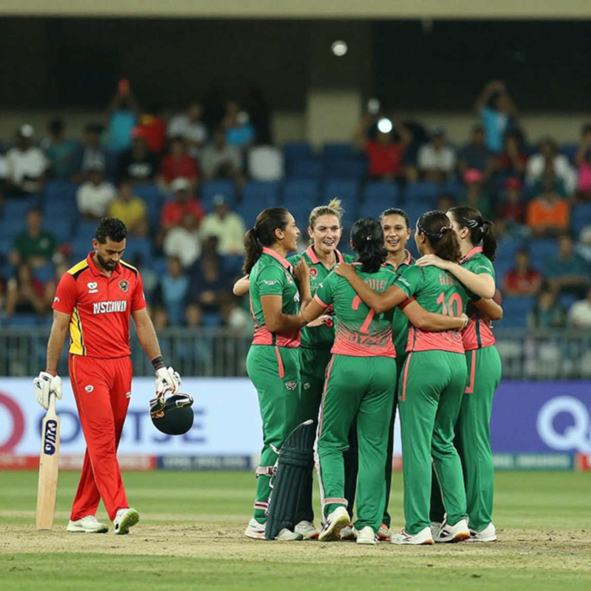 হ্যারি ব্রুক ও লাহোর কালান্দার্স: সৌজন্য বৈঠকের কাগজপত্র ও পিএসএল ফেরার তিনটি বাধা হ্যারি ব্রুক ও লাহোর কালান্দার্স: সৌজন্য বৈঠকের কাগজপত্র ও পিএসএল ফেরার তিনটি বাধা
