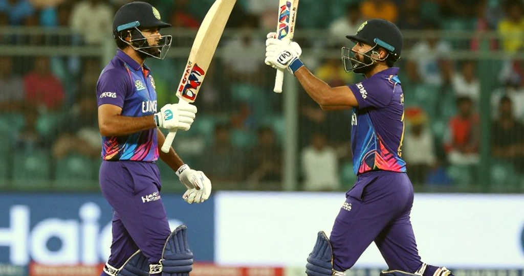 ডট বলের খাতা ও ওভারের বোঝা: এশিয়ার ক্রিকেটের নীরব হিসাব ডট বলের খাতা ও ওভারের বোঝা: এশিয়ার ক্রিকেটের নীরব হিসাব