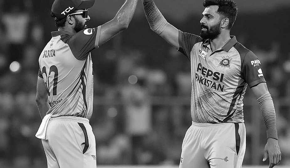 শেষ বলের চার: সিডনি সিক্সার্সের নাটকীয় জয়, ব্রিসবেন হিটের অপরাজিত ধারায় ছেদ শেষ বলের চার: সিডনি সিক্সার্সের নাটকীয় জয়, ব্রিসবেন হিটের অপরাজিত ধারায় ছেদ